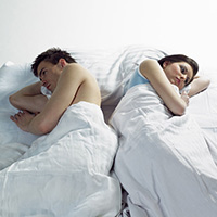 Stres vie rozdeliť partnerov aj v posteli